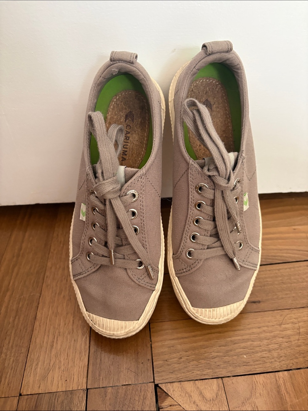 Cariuma Women’s OCA Low Canvas Sneakers in Mystic Grey